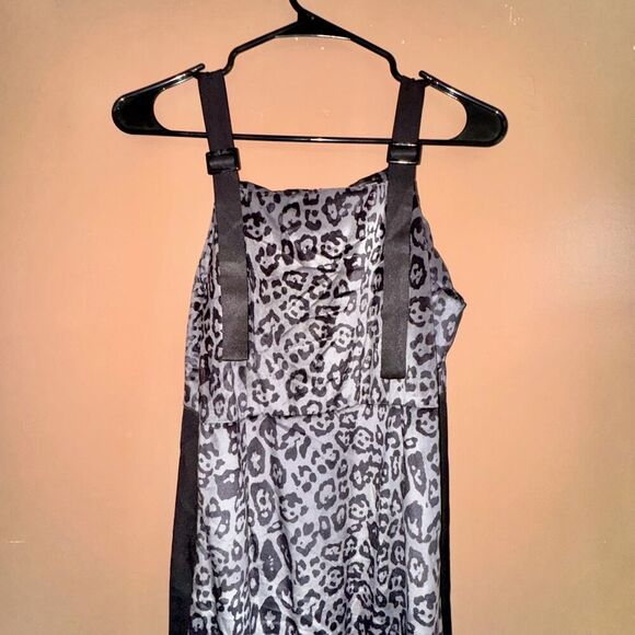 DAZY Women's Black Grey Cheetah Print Velour Shift Dress - Picture 7 of 9